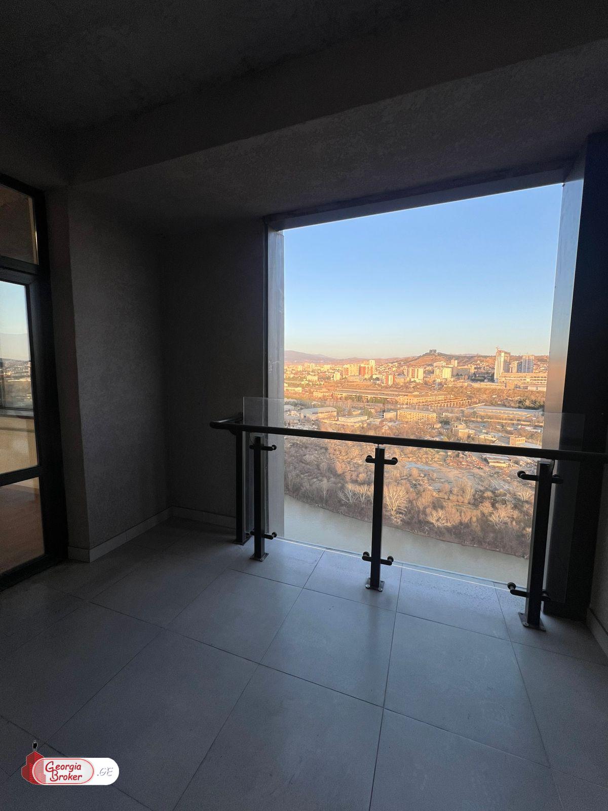 nearly repaired 6-room apartment for sale